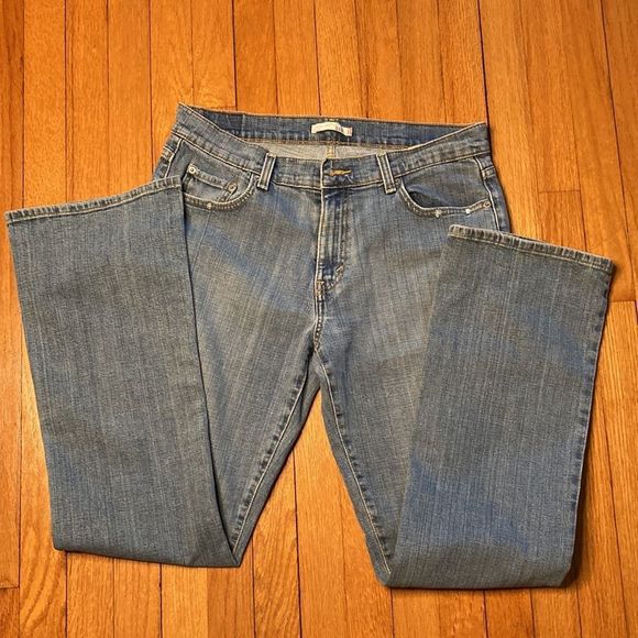 Levi’s 515 Jeans Bootcut Medium Wash Blue Jeans - Picture 2 of 13